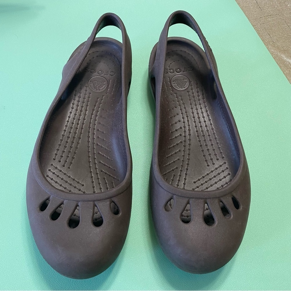 CROCS Iconic Comfort Jelly Summer Flat Sandals in Brown Size 9